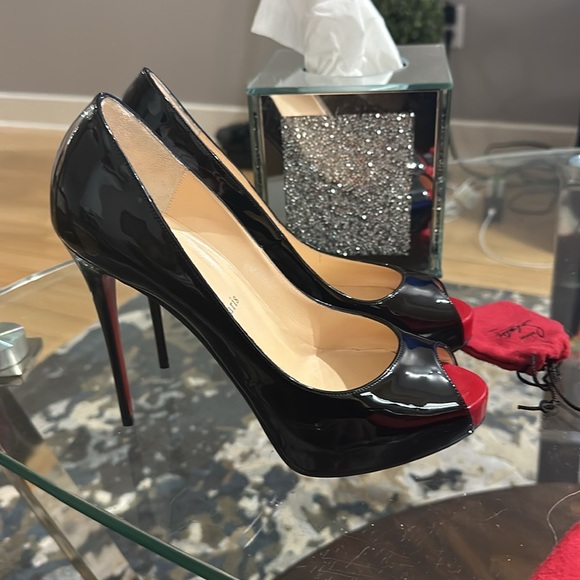 NEVER BEEN WORN CHRISTIAN LOUBUOUTIN PRIVE NEUVE no longer for sale - Picture 4 of 6